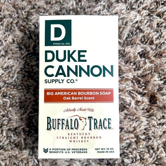 Duke Cannon Supply Co. Big American Bourbon Soap – Oak Barrel Scent (10 oz) - Picture 1 of 5